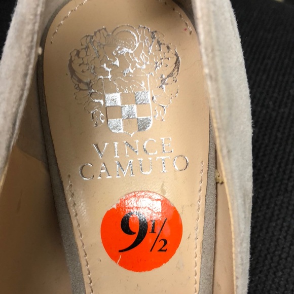 Vince Camuto suede pump heels. - Picture 3 of 5